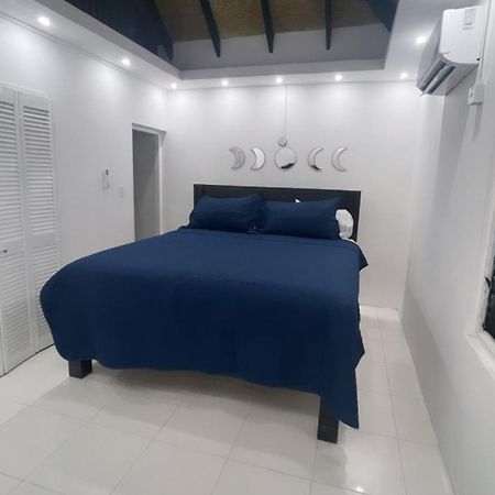 Queens Palace -Montego Bay Airport Suite Екстер'єр фото